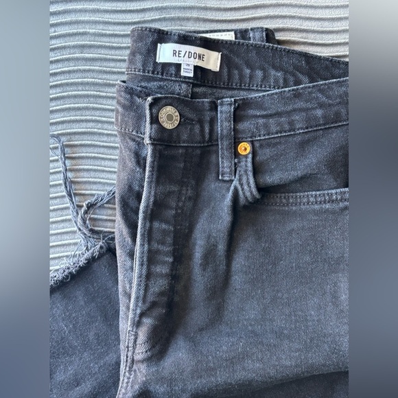 Re/Done 90'S High Rise Ankle Crop In Jet Black With Rips - Picture 5 of 8